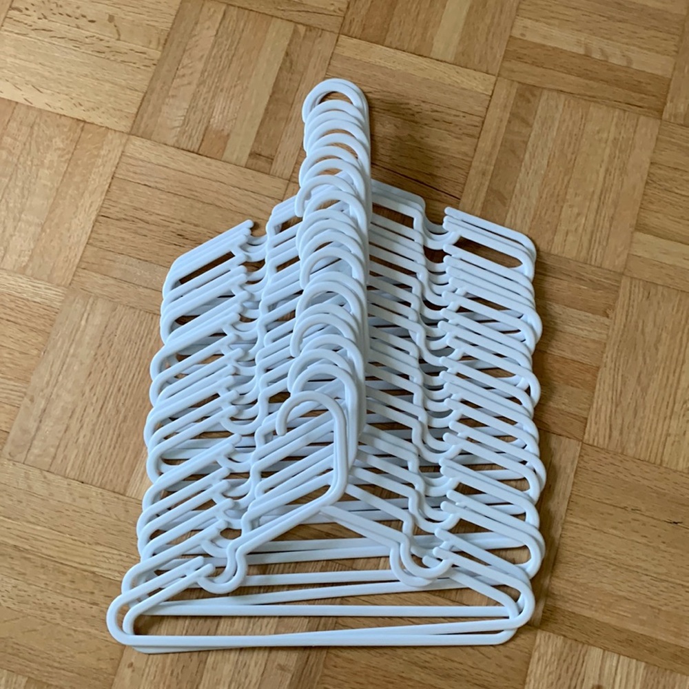 24 white plastic child sized hangers